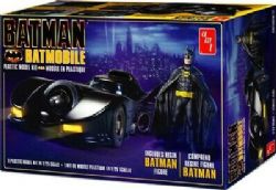 MODÈLE À COLLER - BATMAN 1989 BATMOBILE 1/25 AVEC FIGURINE NIVEAU #2